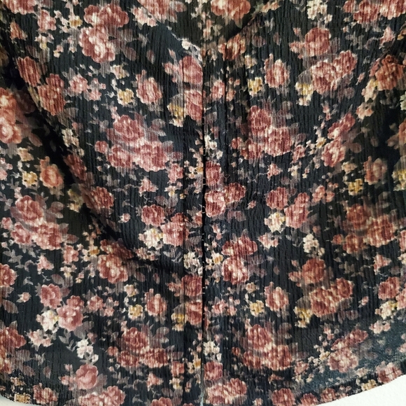 Flower Pattern Top - Picture 6 of 8